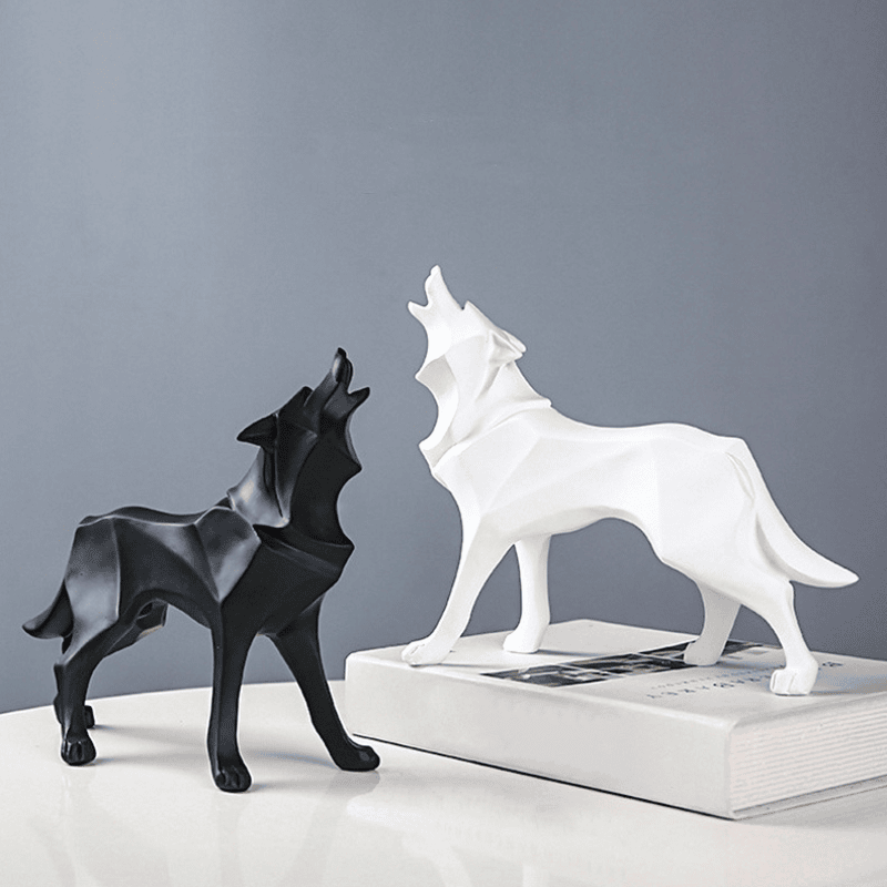 Solitaire Wolf Origami Statue